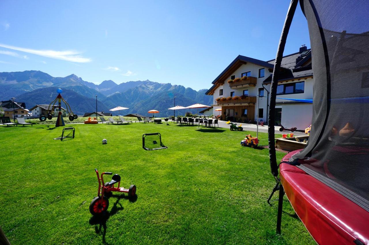 Apart-Hotel Dreisonnenhof Fiss Exterior foto